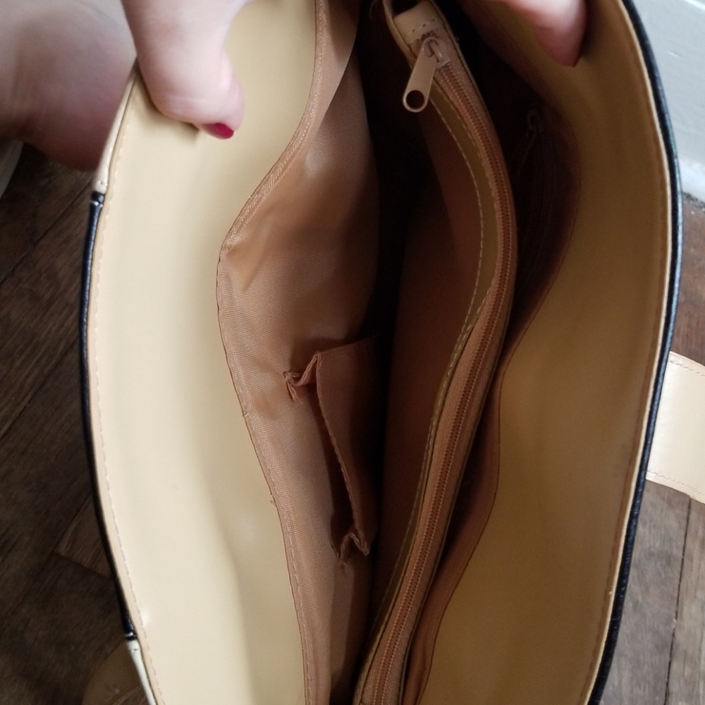 Bestini Paris Black and Tan Foldover Purse - Picture 5 of 8